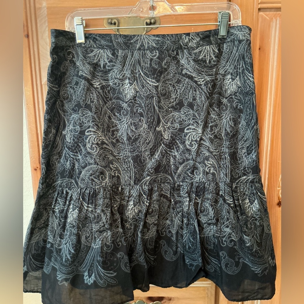 ANN TAYLOR Women's NAVY  Paisley Ruffle Hem Skirt, size 10